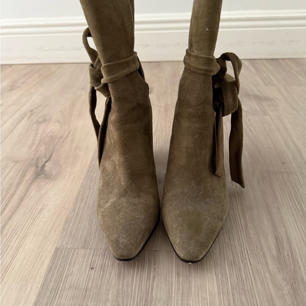 Women's Banana Republic Suede Bow Boots Olive Green Block Heel Size 7.5 Medium
